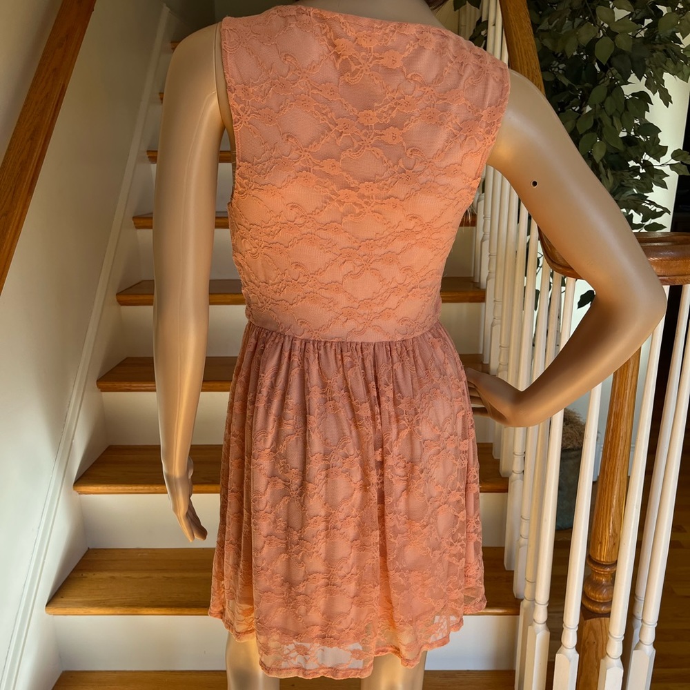 🔴 Forever 21 lace dress small peach sleeveless - Picture 2 of 6